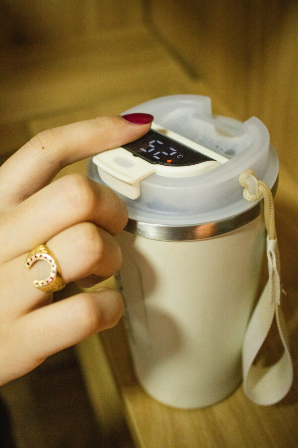 TERMO MUG HOTI – ¡TU CAFÉ SIEMPRE CALIENTE Y CON ESTILO! - Image 2